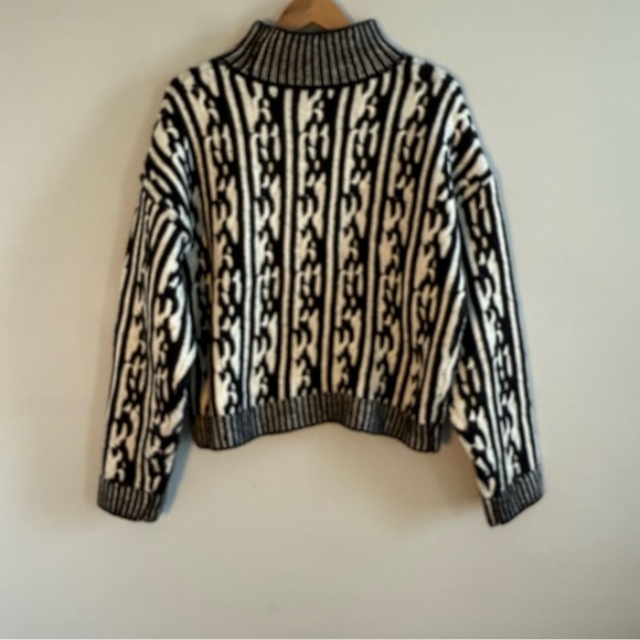 Express Monochrome Knit Turtleneck Sweater, Size L, Offers Welcome - Picture 7 of 8